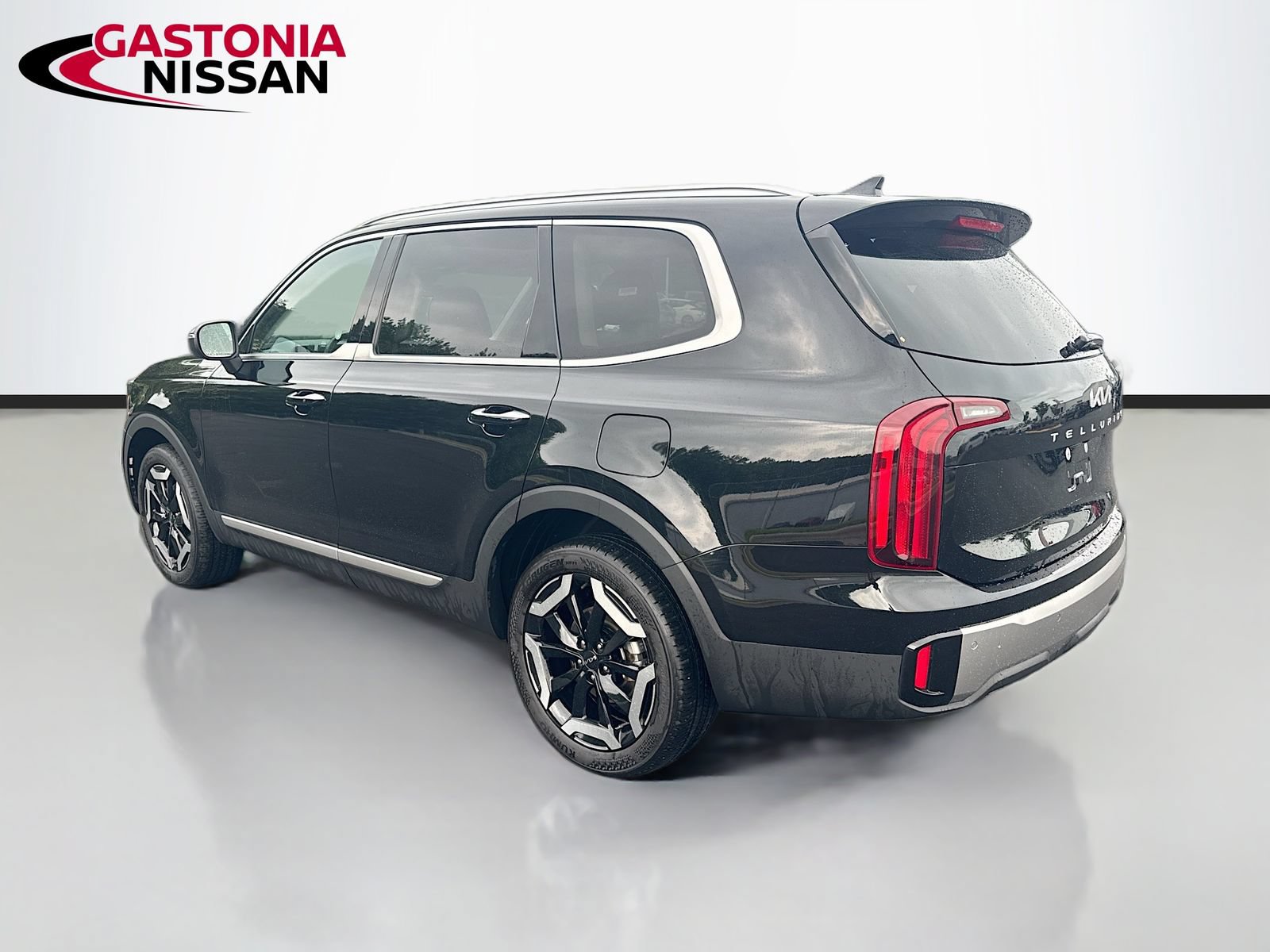 Used 2025 Kia Telluride S FWD image 6