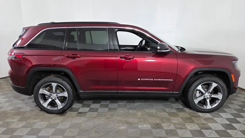 New 2025 Jeep Grand Cherokee Limited w/ Trailer Tow Package image 9