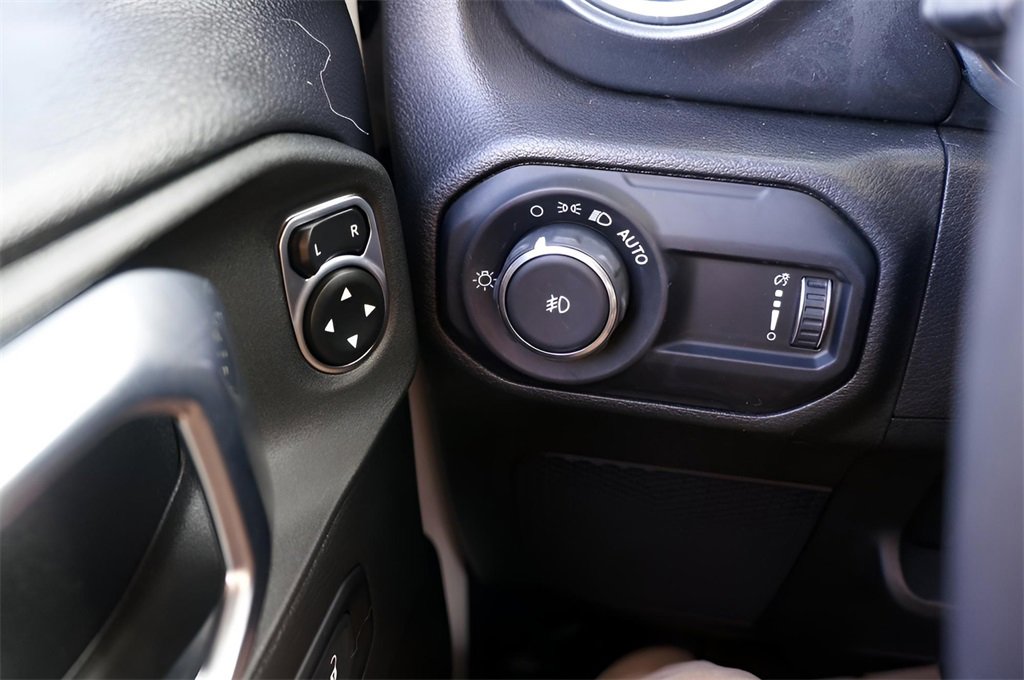 Used 2023 Jeep Wrangler Sahara image 24