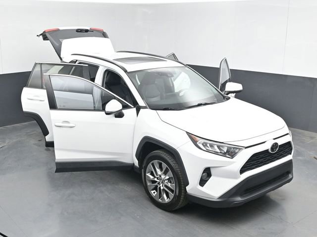 Used 2020 Toyota RAV4 XLE Premium image 50