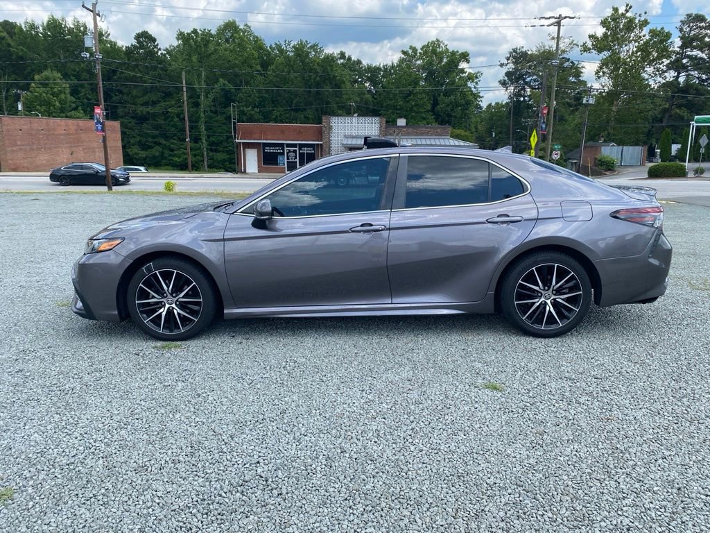 Used 2022 Toyota Camry SE image 6