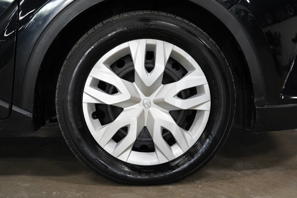 Used 2019 Toyota C-HR LE FWD image 35