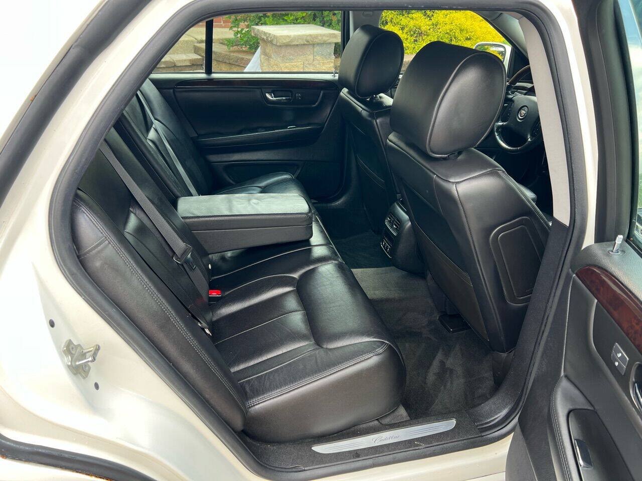 Used 2011 Cadillac DTS Luxury FWD image 22