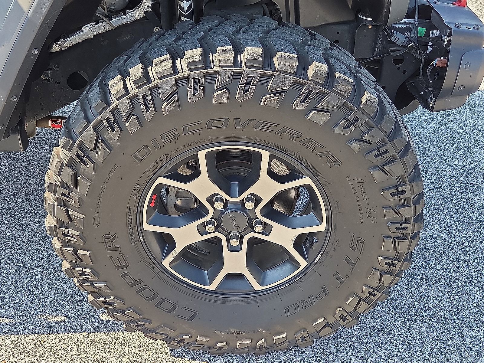 Used 2018 Jeep Wrangler Unlimited Rubicon w/ Dual Top Group image 25