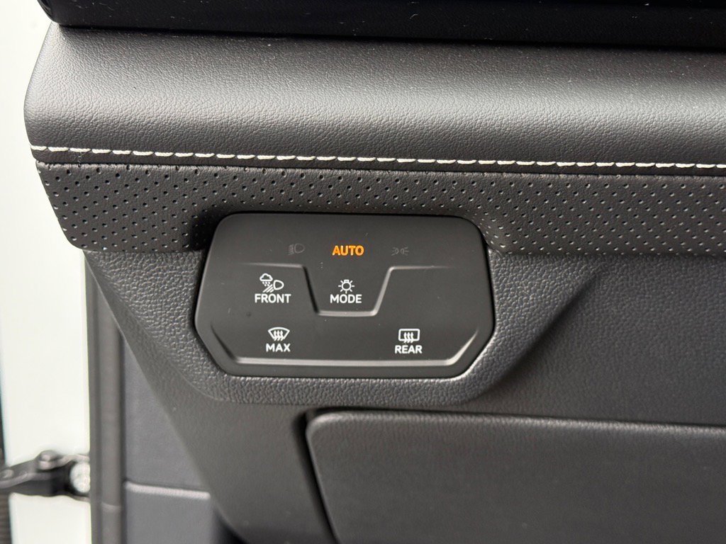 Used 2024 Volkswagen Atlas Cross Sport SE image 26