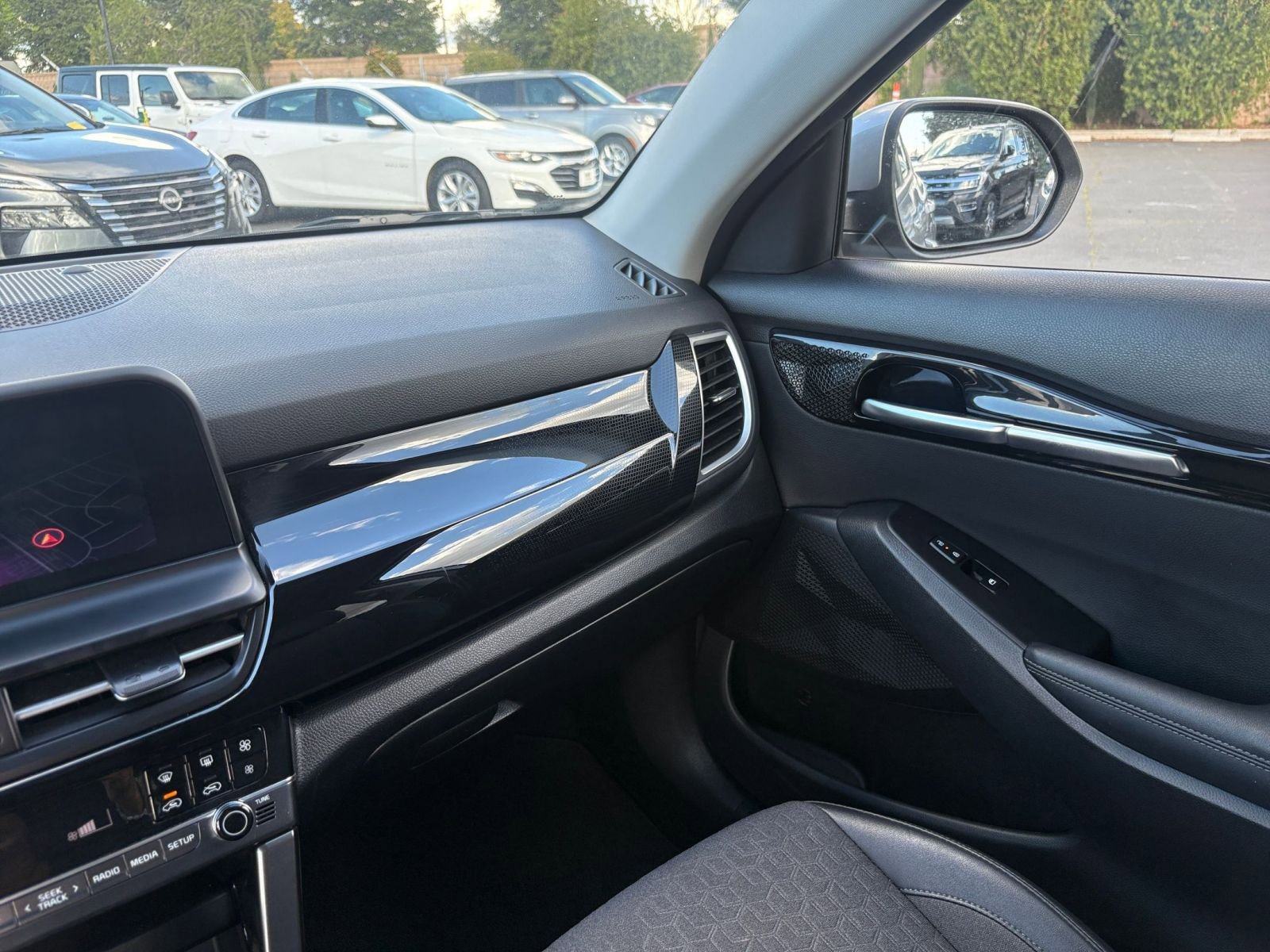 Used 2025 Kia Seltos S FWD image 35