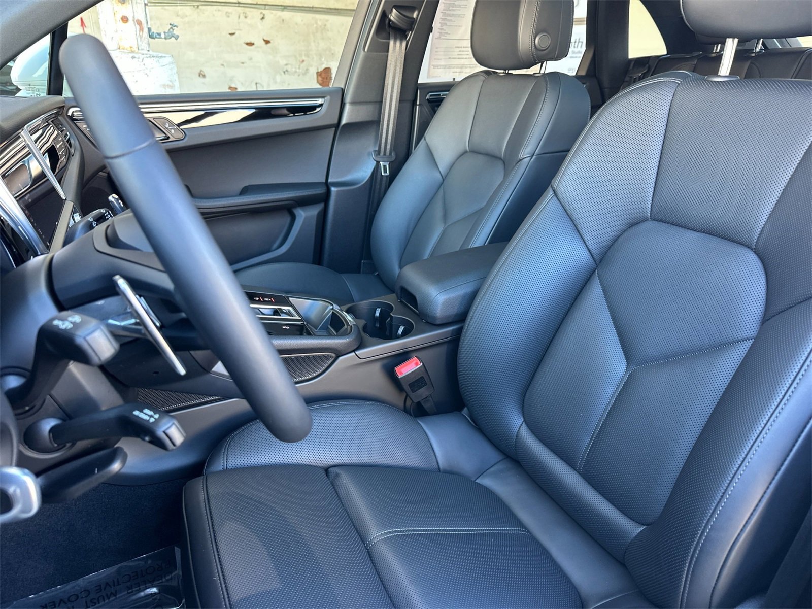 Used 2025 Porsche Macan image 5