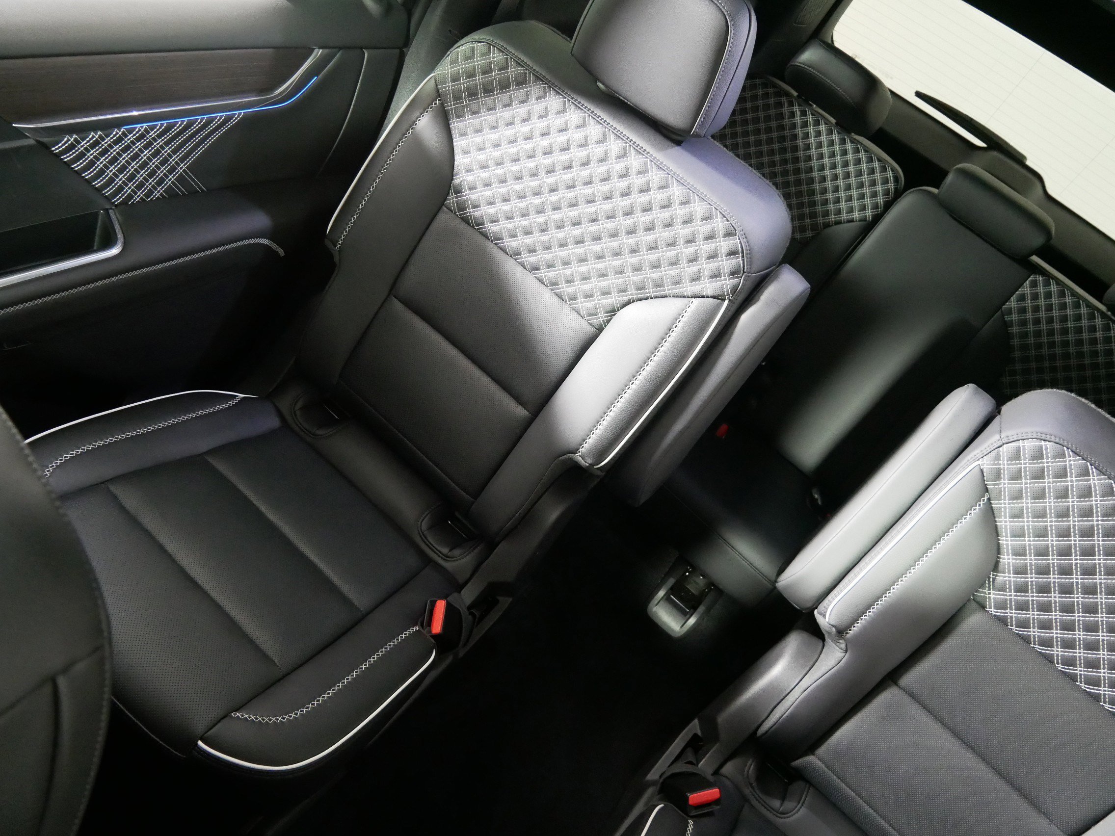 Used 2024 GMC Acadia Denali w/ LPO, Floor Liner Package image 12