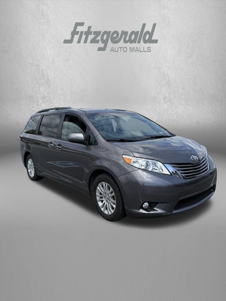 Used 2017 Toyota Sienna XLE FWD image 6