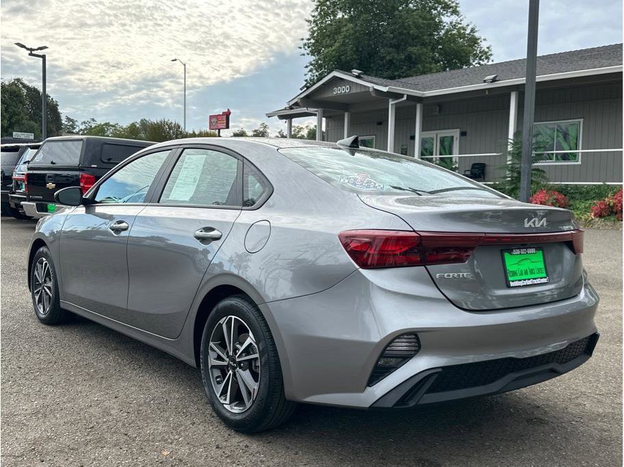 Used 2024 Kia Forte LXS image 5