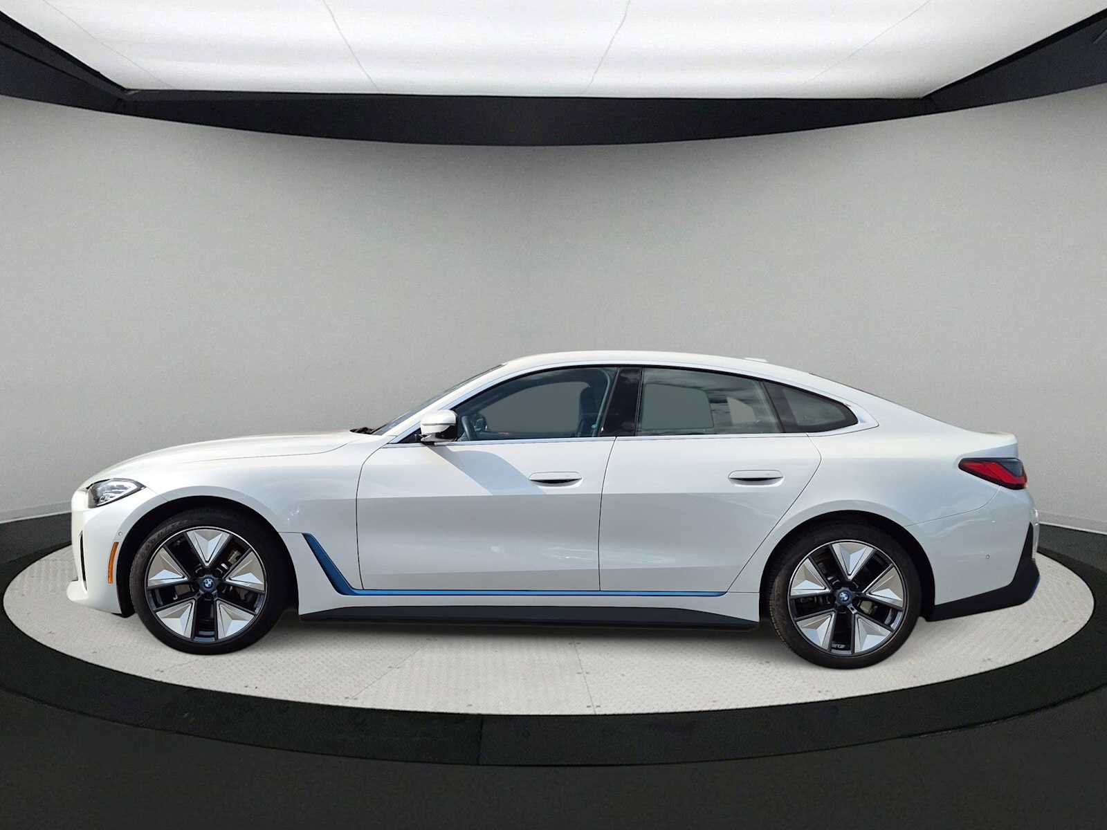 Used 2023 BMW i4 eDrive35 RWD image 5