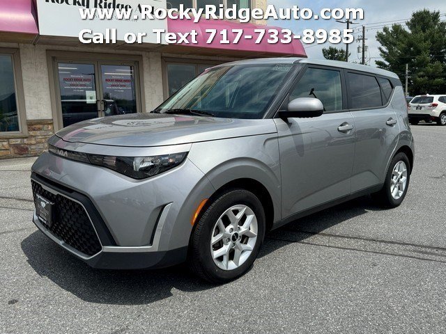 Used 2025 Kia Soul LX w/ LX Technology Package FWD image 2