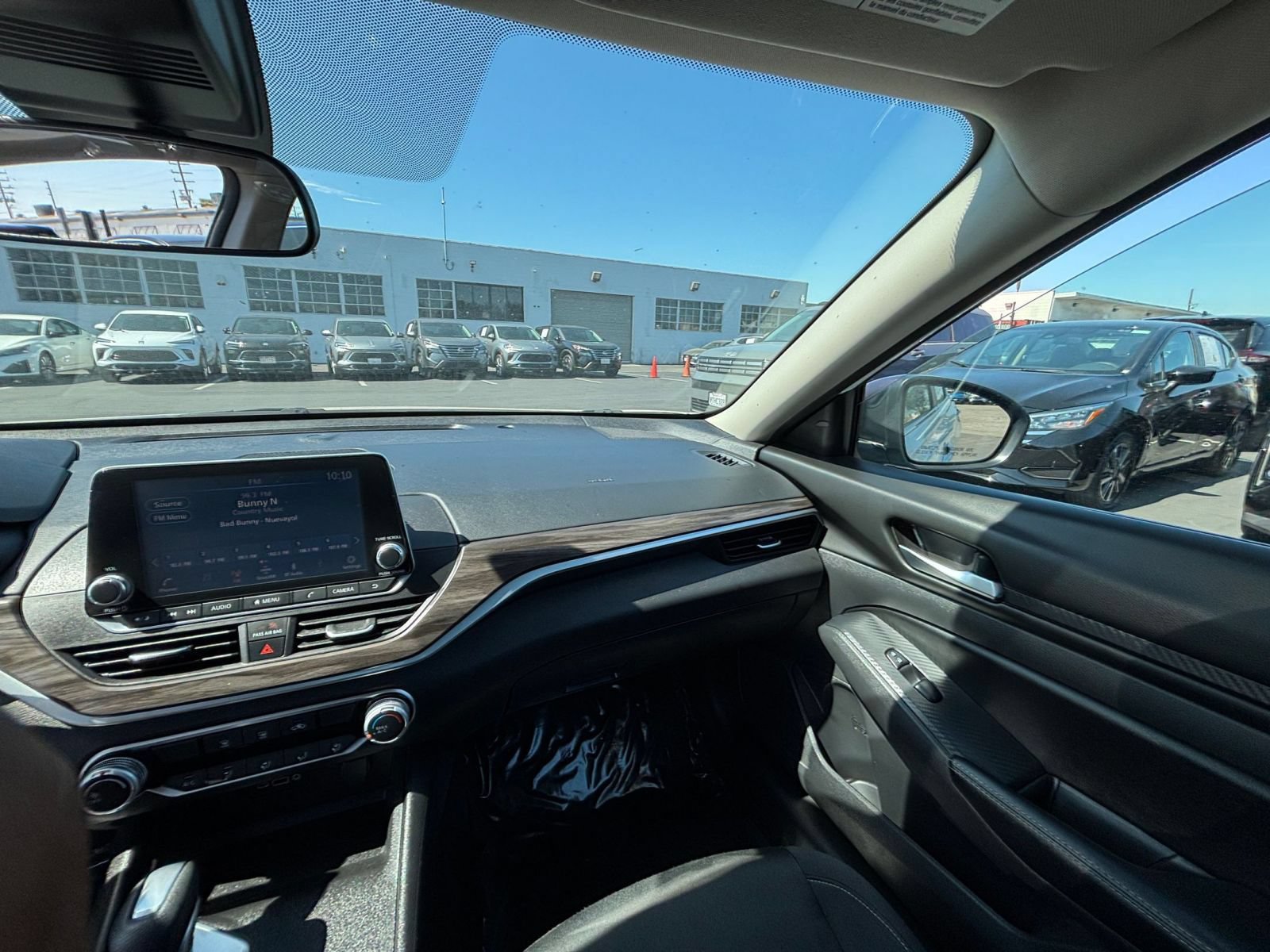 Used 2025 Nissan Altima 2.5 SV FWD image 35