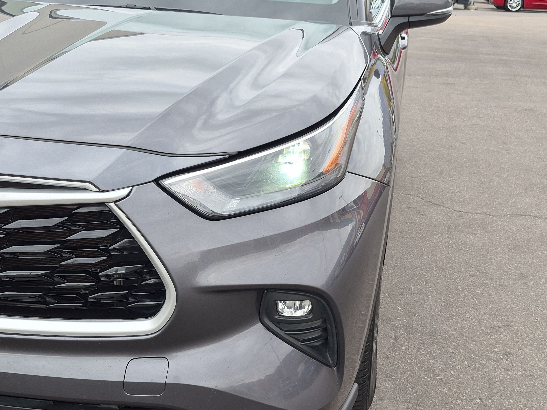 Used 2022 Toyota Highlander XLE AWD/4WD image 12