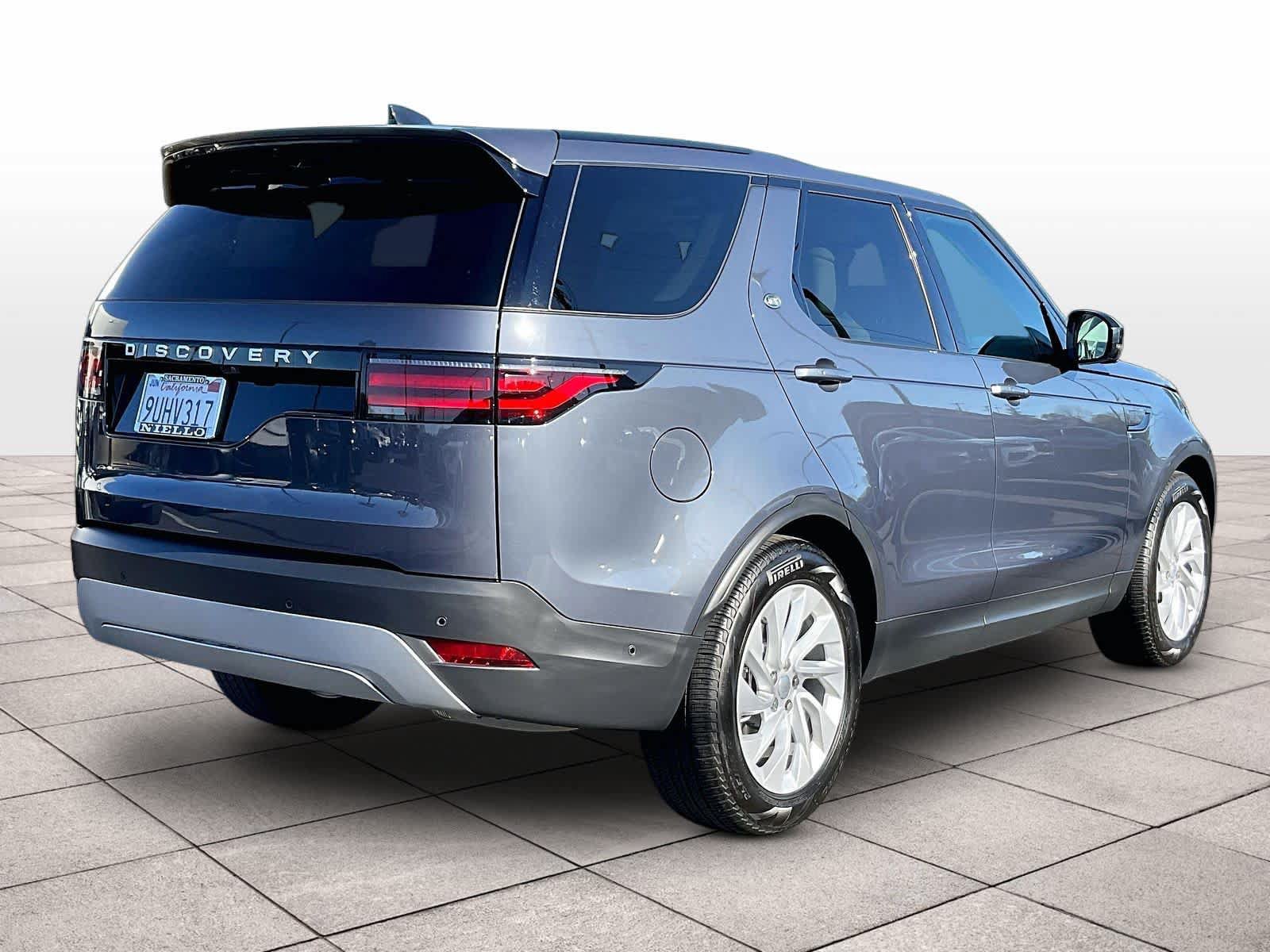Used 2025 Land Rover Discovery S AWD/4WD image 15