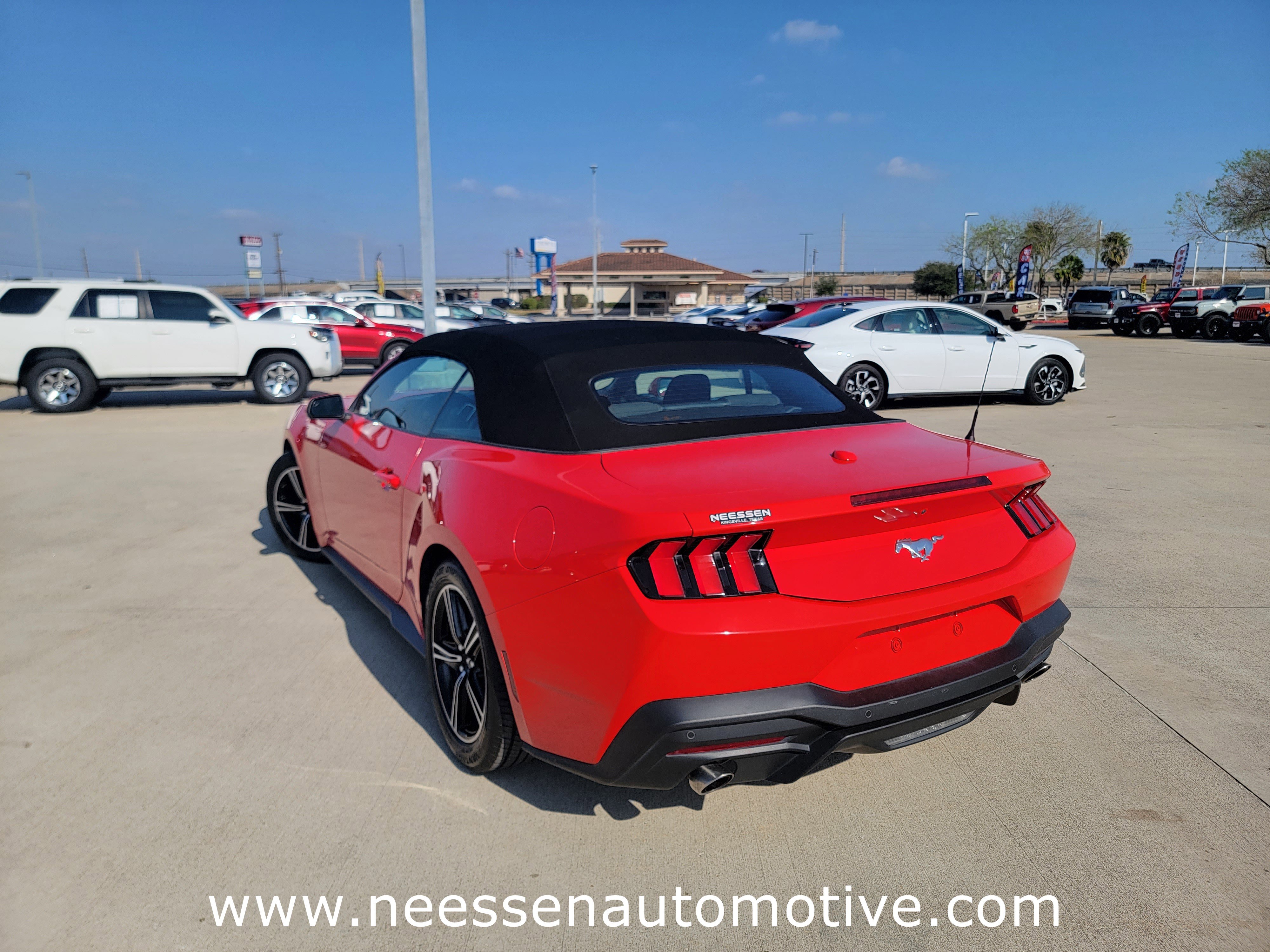 Used 2024 Ford Mustang Convertible image 5