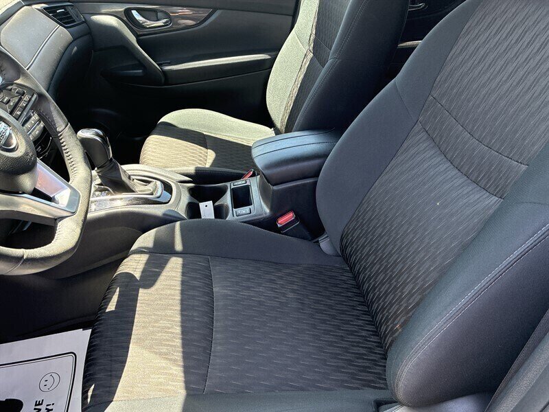 Used 2018 Nissan Rogue SV AWD/4WD image 10