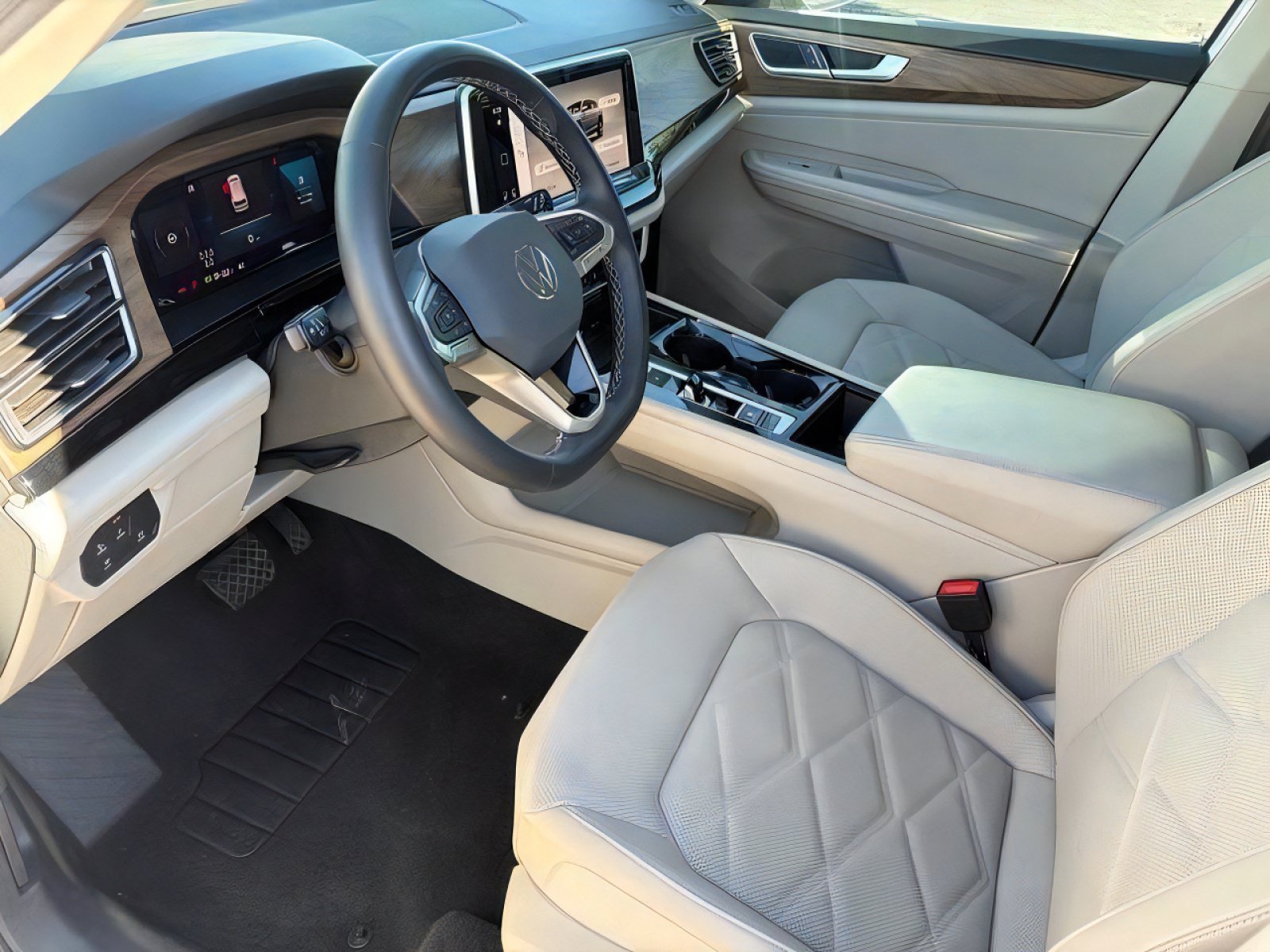 Used 2024 Volkswagen Atlas SE w/ Black Wheel Package FWD image 20