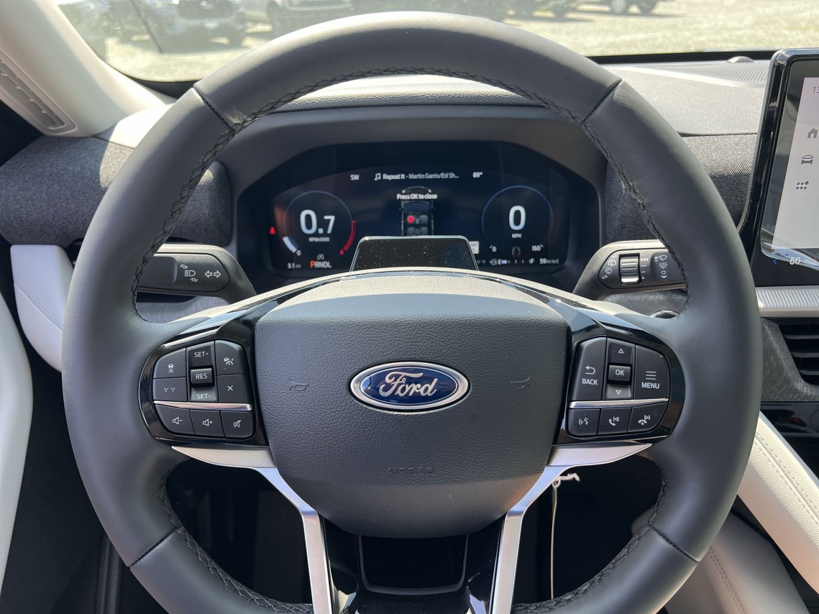 New 2026 Ford Explorer Platinum w/ LUX Leather Package AWD/4WD image 16