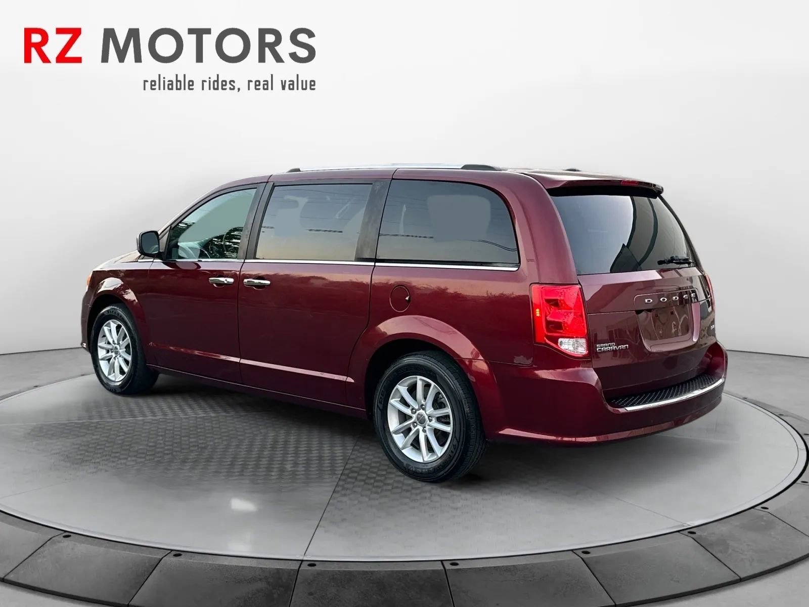 Used 2020 Dodge Grand Caravan SXT image 3