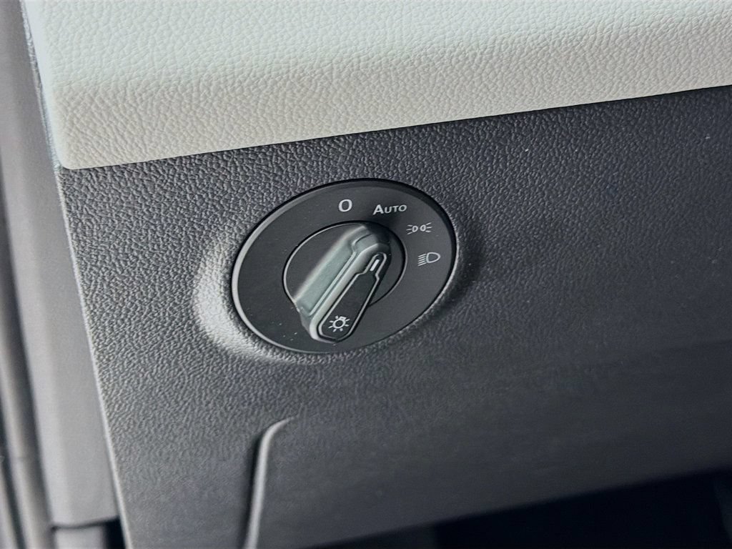 Certified 2023 Volkswagen Taos SE AWD/4WD image 10