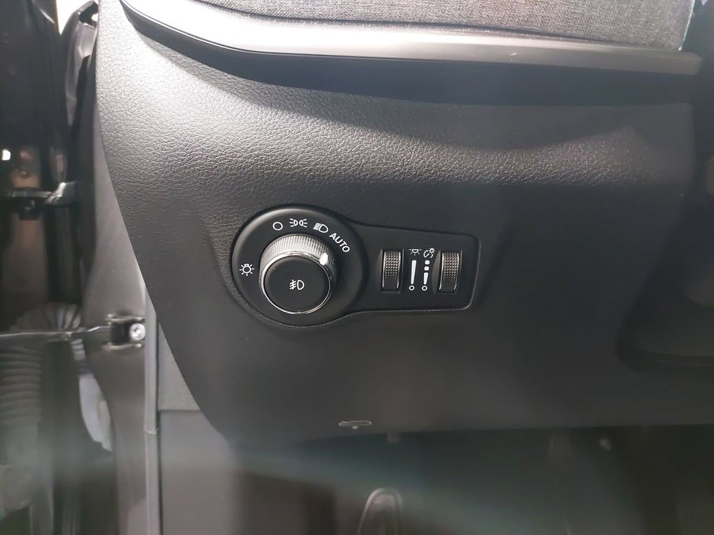 Used 2022 Jeep Compass Latitude image 25