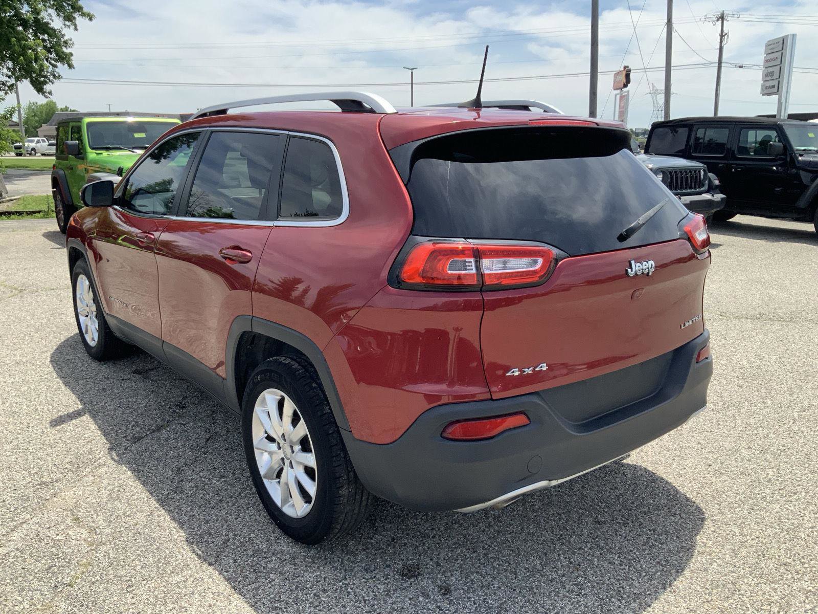 Used 2016 Jeep Cherokee Limited AWD/4WD image 6