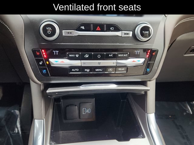 Used 2020 Ford Explorer Platinum w/ Premium Technology Package AWD/4WD image 47