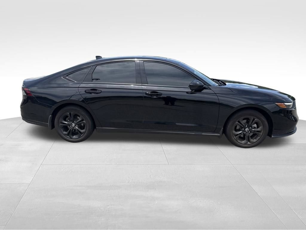 Used 2025 Honda Accord SE image 10