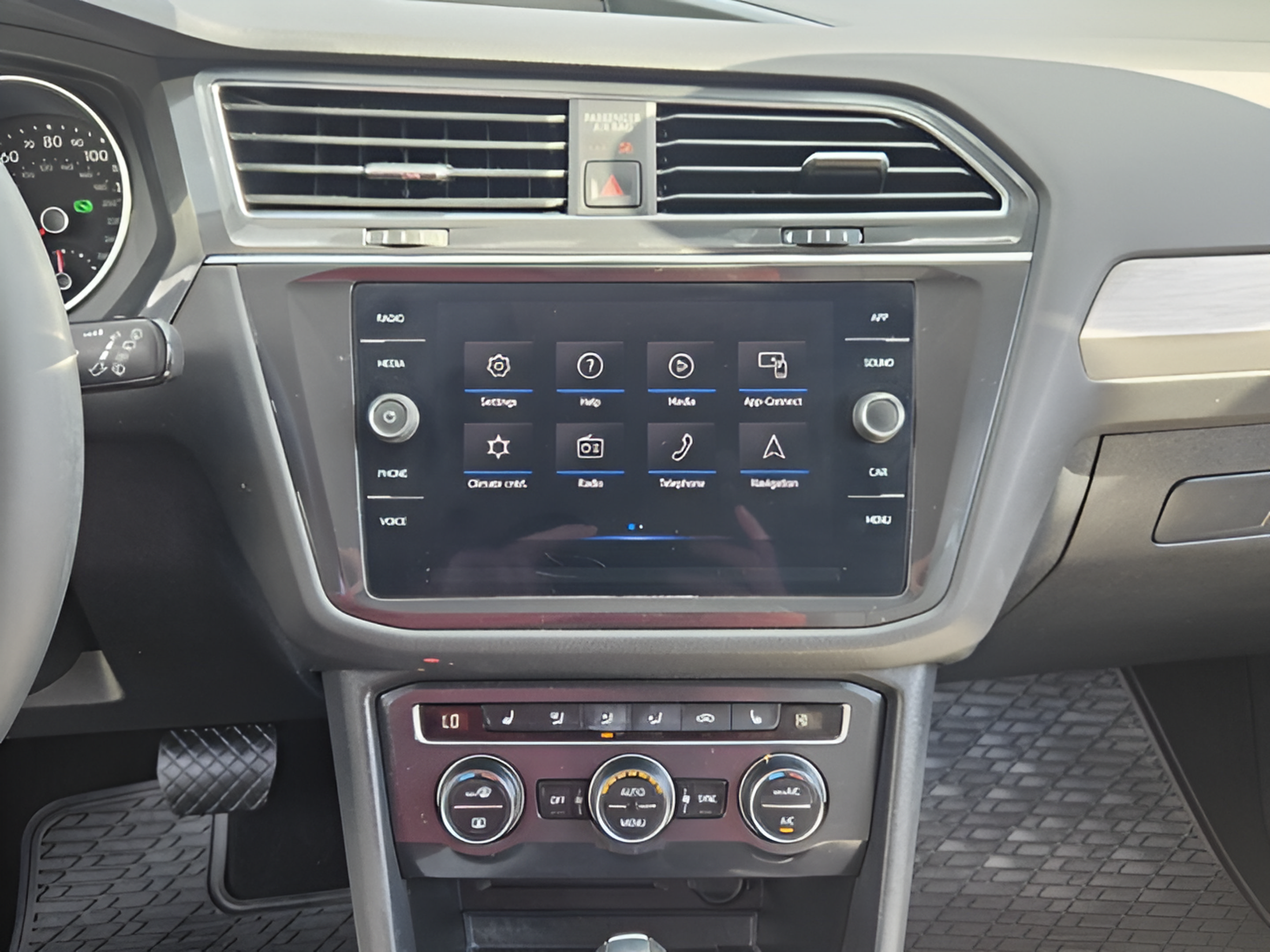 Certified 2021 Volkswagen Tiguan SE FWD image 17