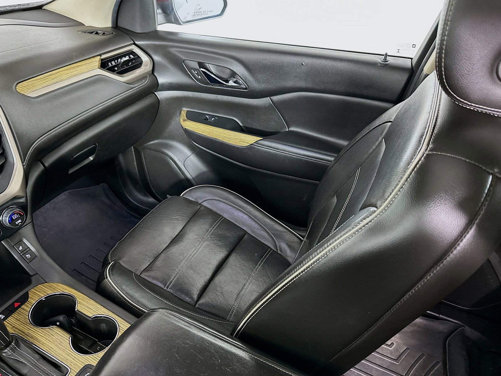 Used 2017 GMC Acadia Denali w/ Technology Package image 26