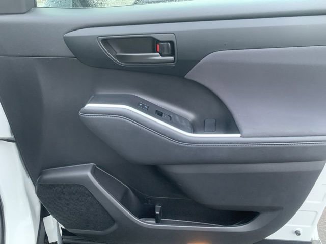 Used 2023 Toyota Highlander LE image 19