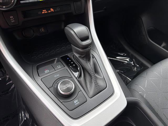 New 2025 Toyota RAV4 XLE image 18