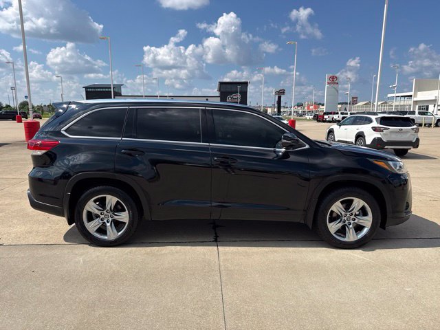 Certified 2019 Toyota Highlander Limited Platinum AWD/4WD image 3