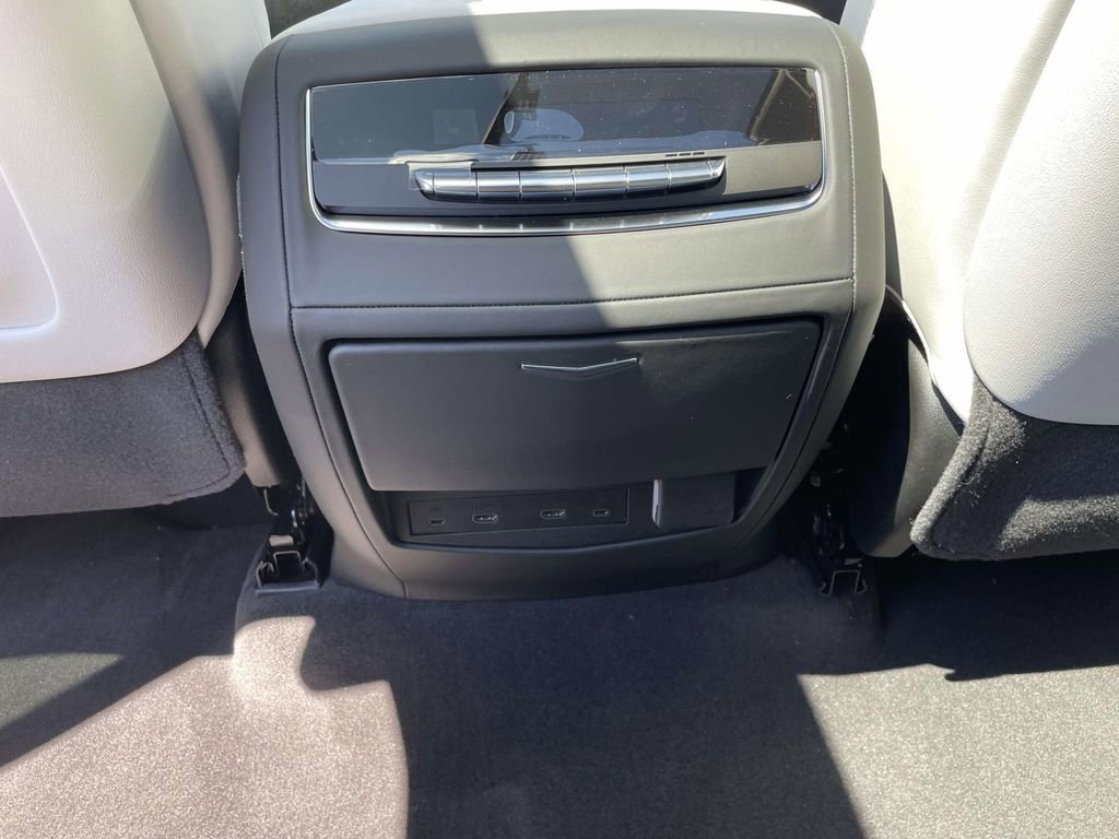 New 2026 Cadillac Escalade ESV Platinum Sport w/ LPO, ONYX Package image 15