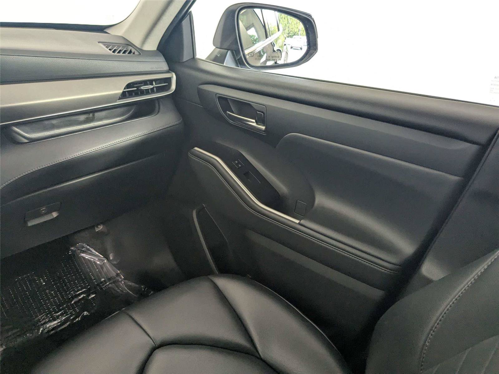 Used 2021 Toyota Highlander XLE FWD image 41