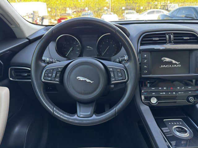 Used 2018 Jaguar F-PACE Premium AWD/4WD image 29
