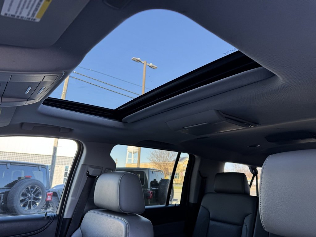 Used 2018 Chevrolet Suburban LT image 7