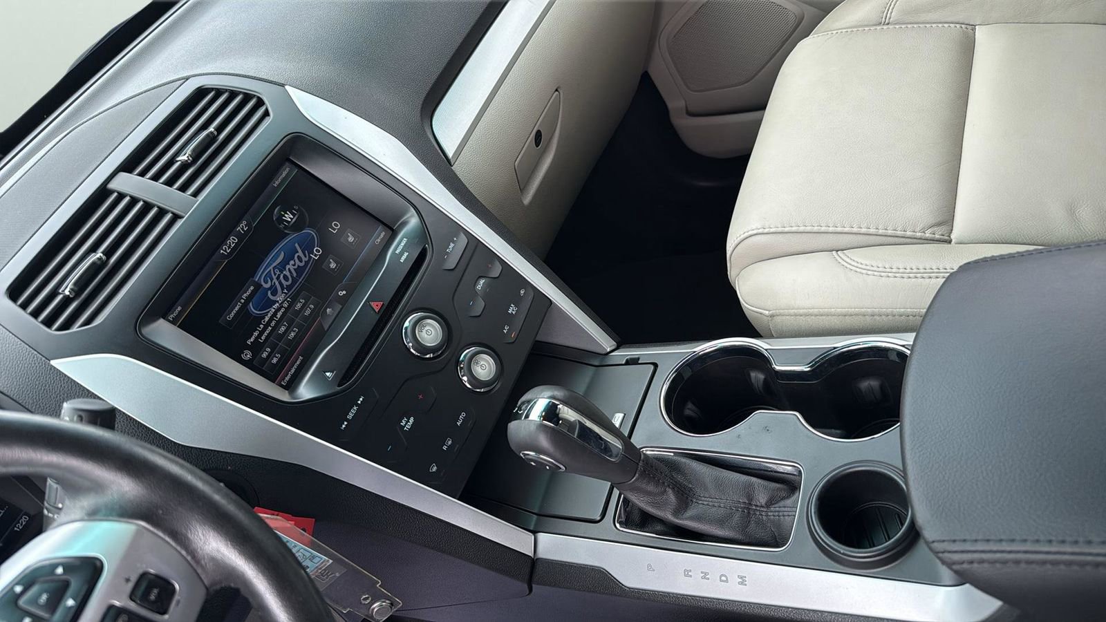 Used 2015 Ford Explorer XLT w/ Equipment Group 202B image 21