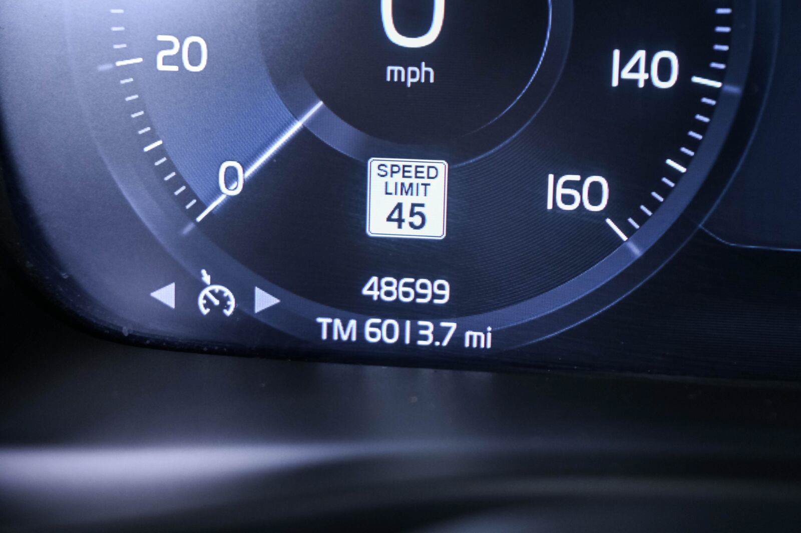 Used 2022 Volvo XC40 T5 Momentum w/ Premium Package AWD/4WD image 11