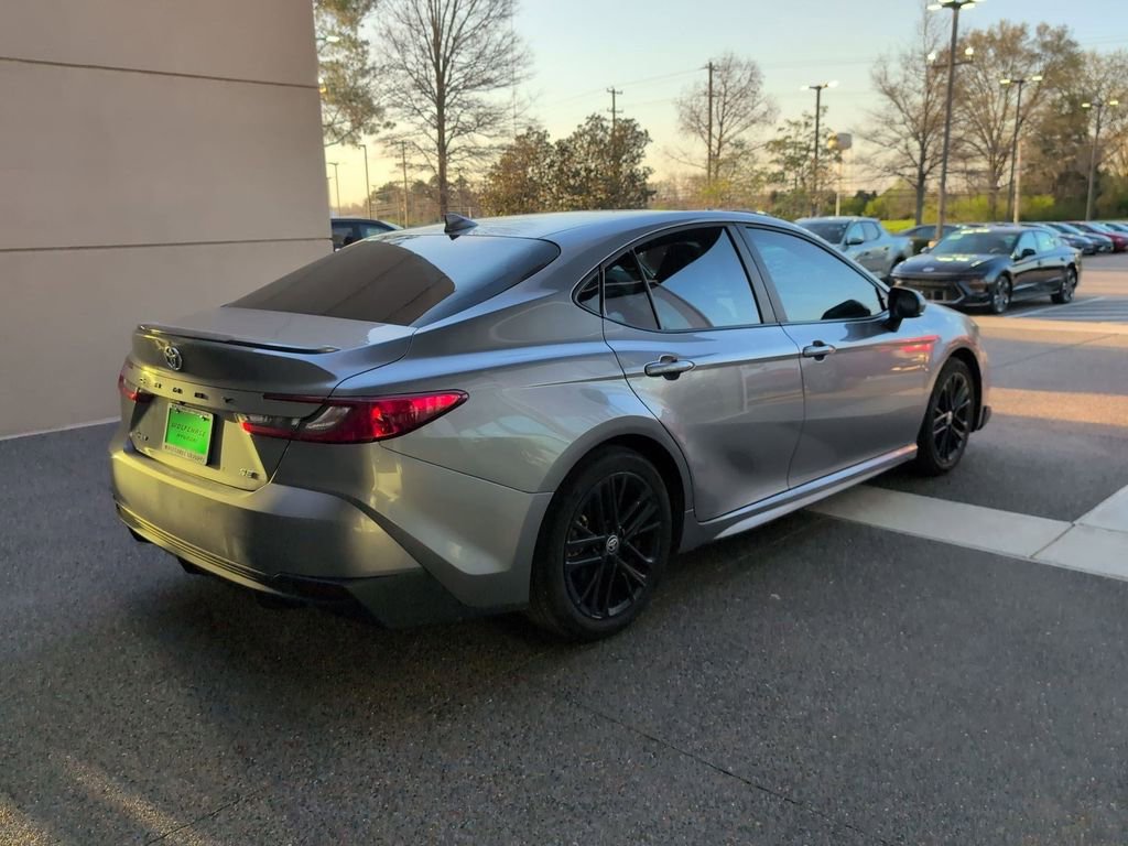 Used 2025 Toyota Camry SE image 6