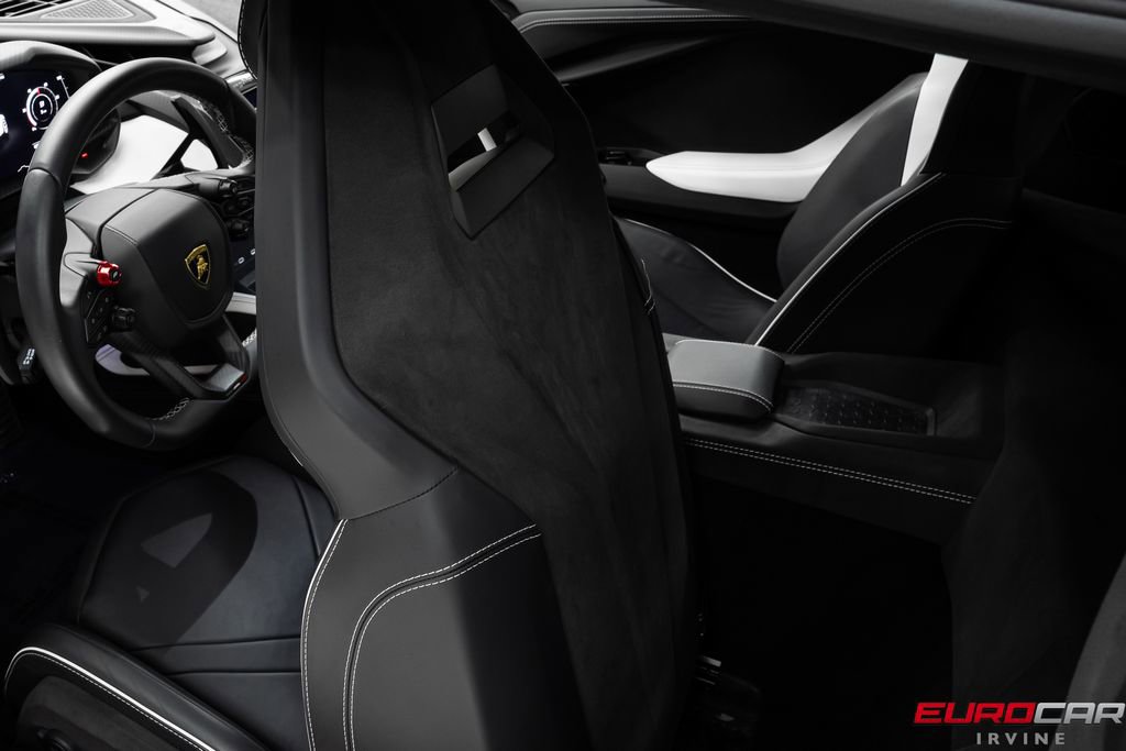 Used 2025 Lamborghini Revuelto AWD/4WD image 41