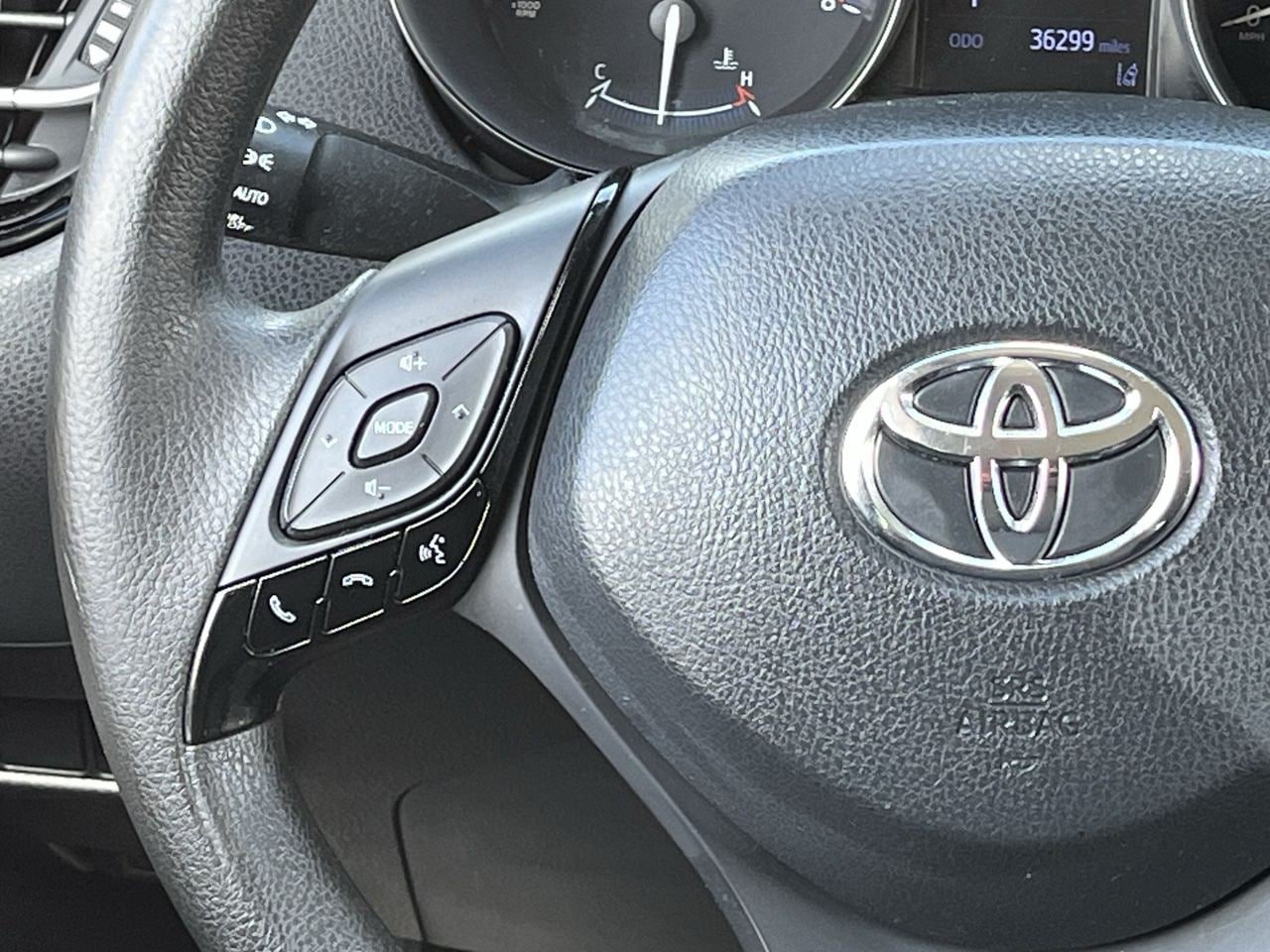 Used 2020 Toyota C-HR LE FWD image 13