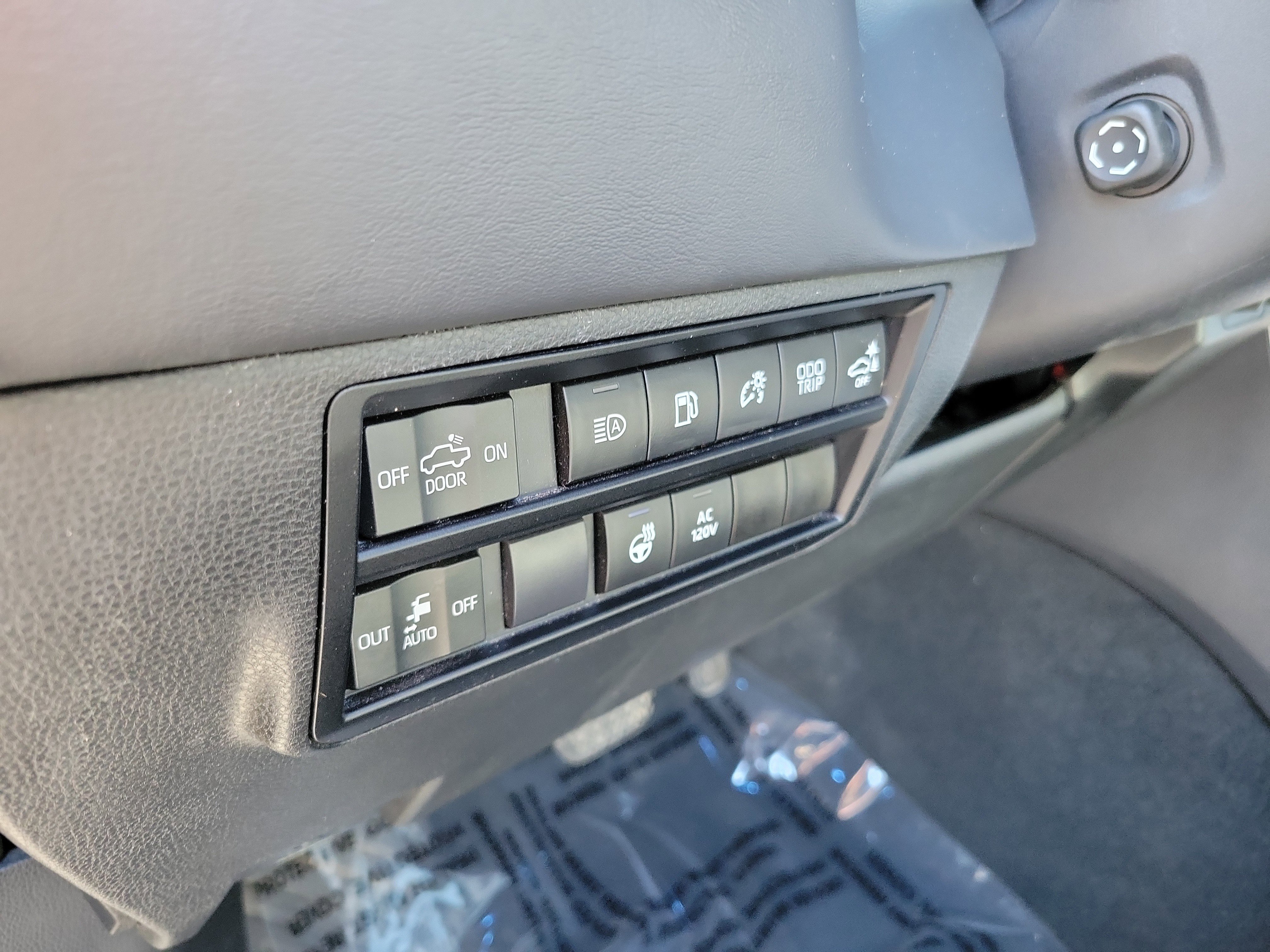 Used 2023 Toyota Tundra Platinum w/ Advanced Package image 25