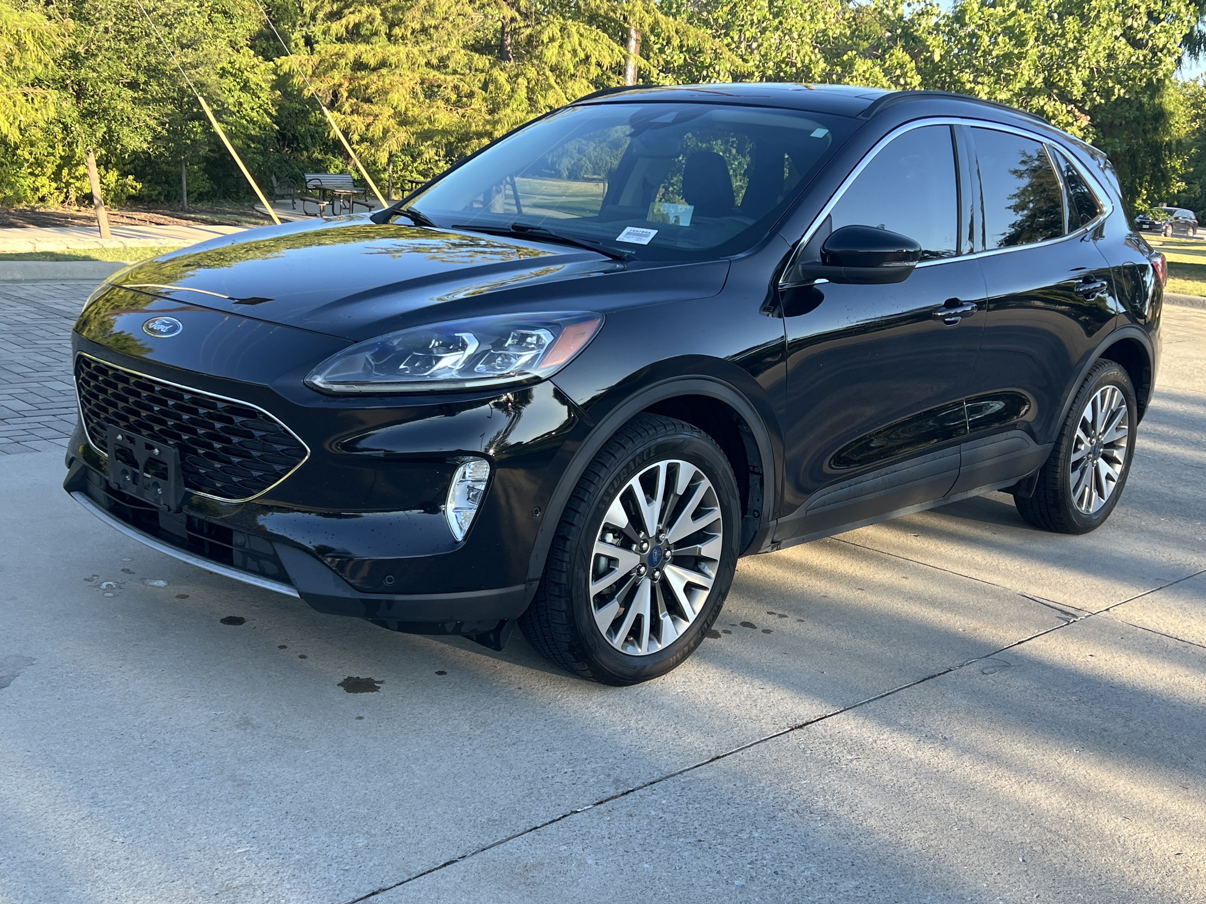Used 2020 Ford Escape Titanium w/ Titanium Premium Package 2.0 AWD/4WD image 4