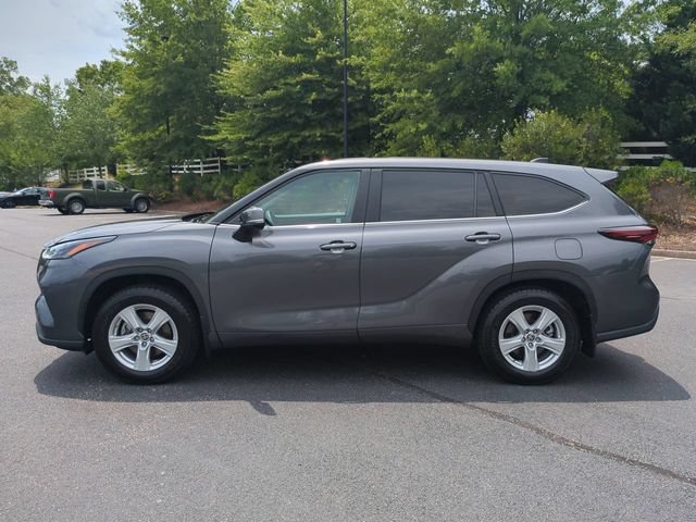 Used 2024 Toyota Highlander LE AWD/4WD image 7