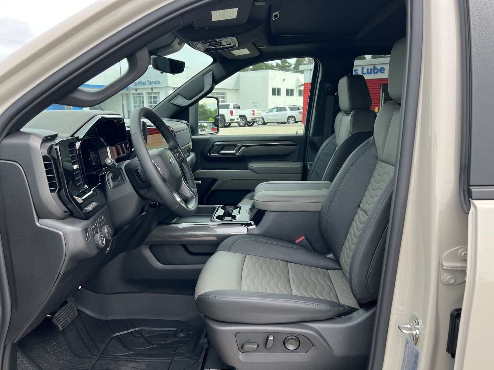 New 2026 Chevrolet Silverado 2500 ZR2 w/ LPO, Dark Essentials Package AWD/4WD image 4