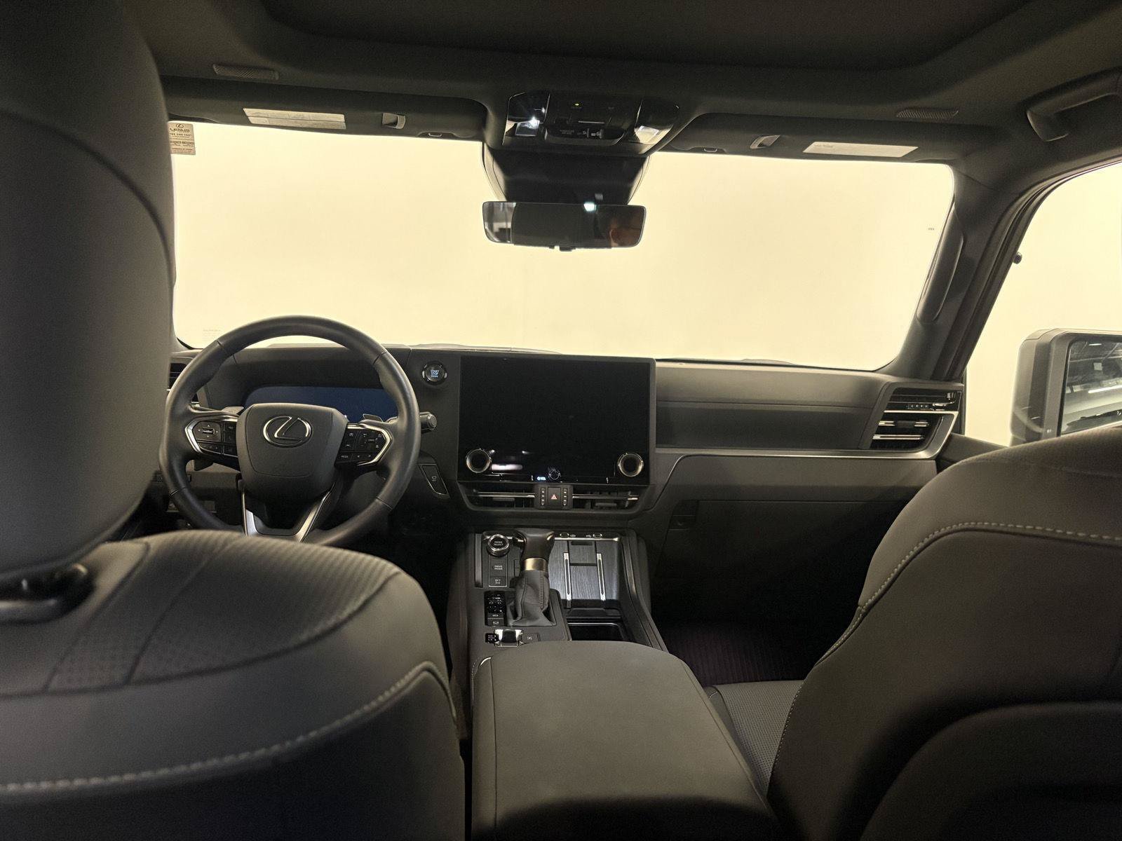 Used 2026 Lexus GX 550 w/ Accessory Package (2T) AWD/4WD image 33