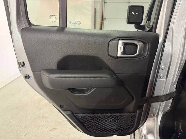 Used 2020 Jeep Gladiator Overland AWD/4WD image 21