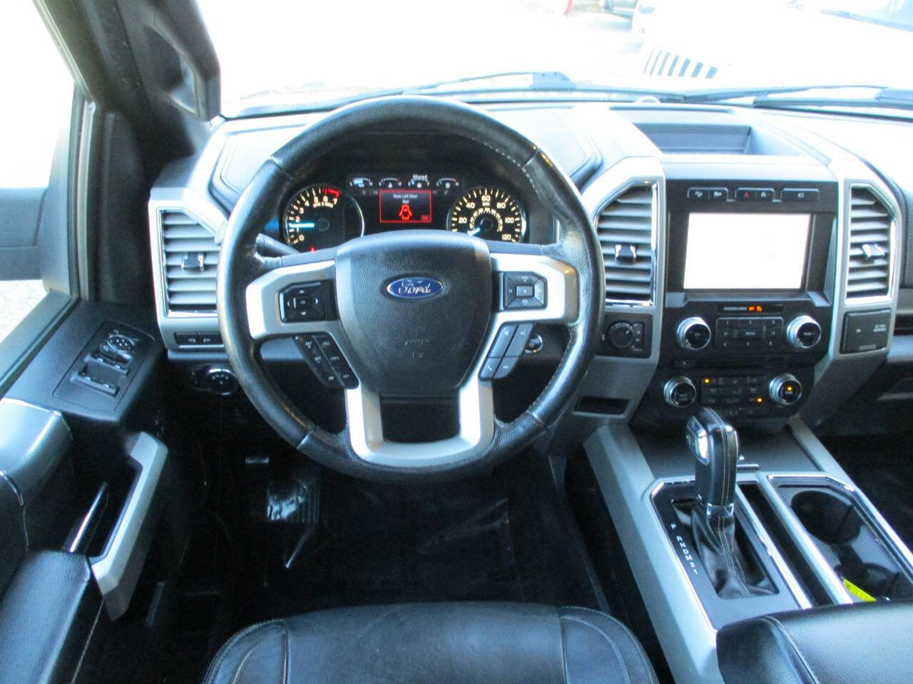 Used 2015 Ford F150 Lariat image 17